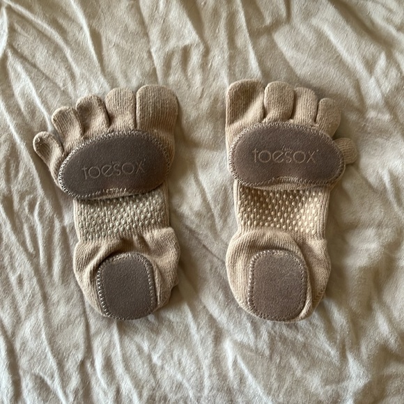 ToeSox in Beige - Picture 2 of 4